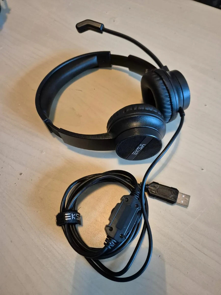 2x headphones - Image 2