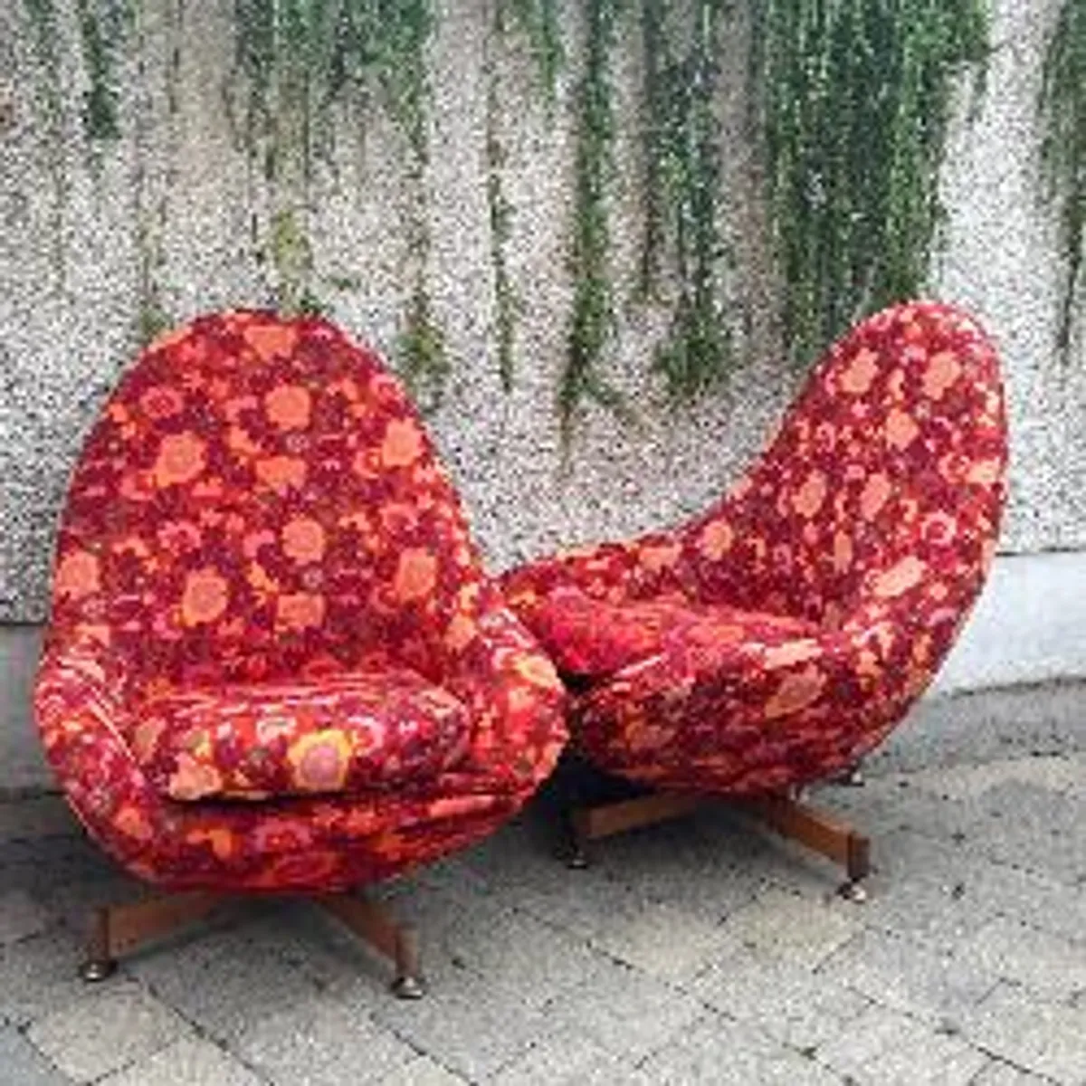 Vintage pair of Greaves and Thomas egg chairs - Image 4
