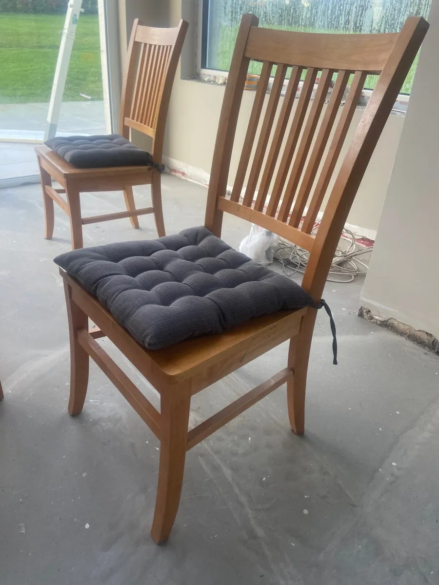 Table and 6 chairs - Image 2