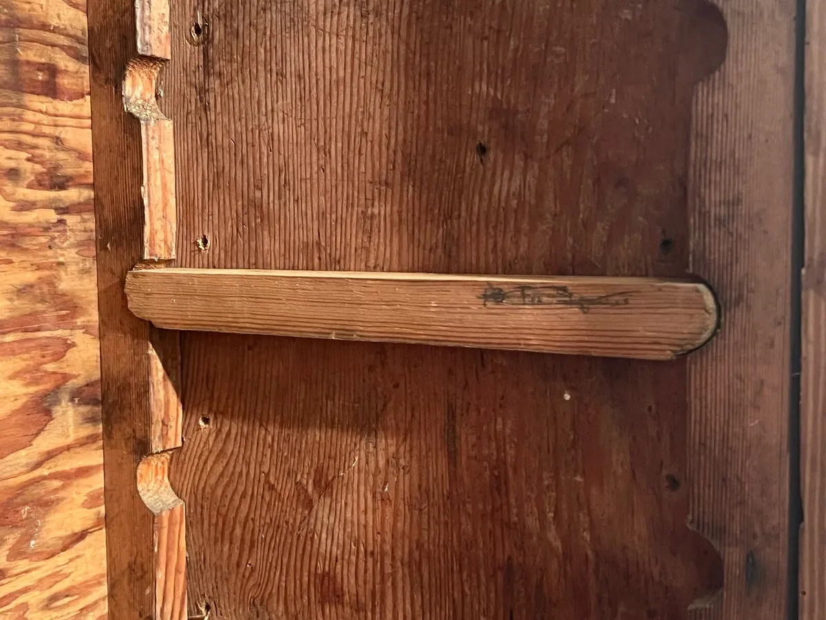 Large solid pine vintage dresser - Image 3