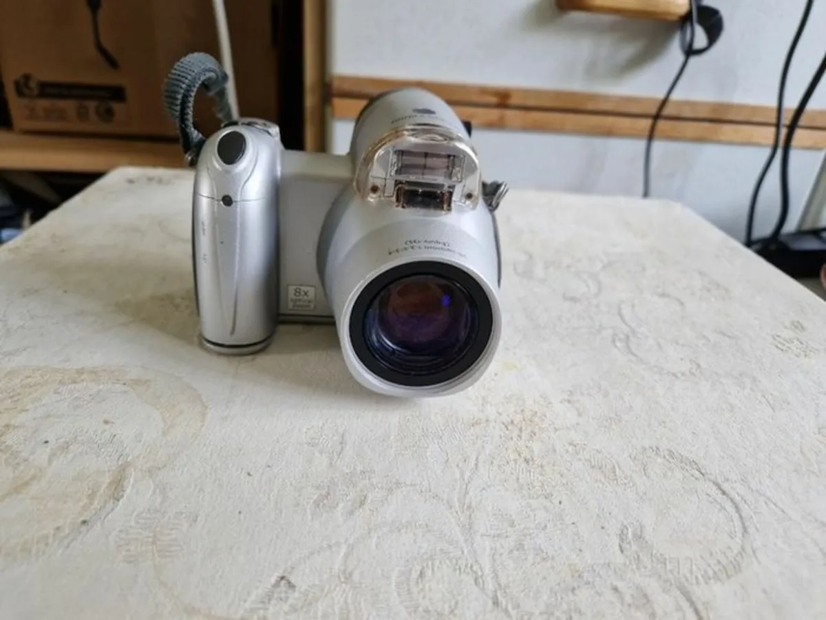 Konica Minolta Dimage Z10 Digital Camera 3.2MP - Image 1