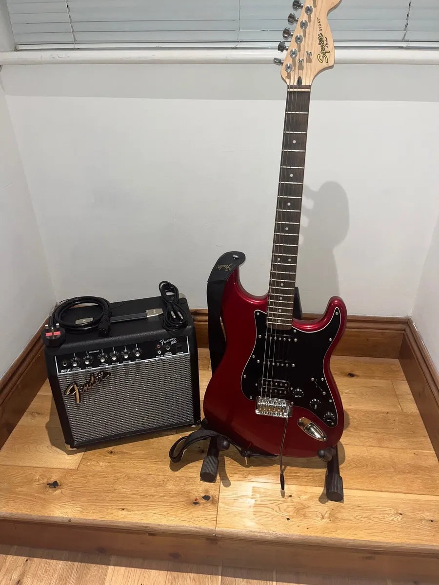 Fender Squier Affinity Strat Pack Candy Apple Red - Image 1