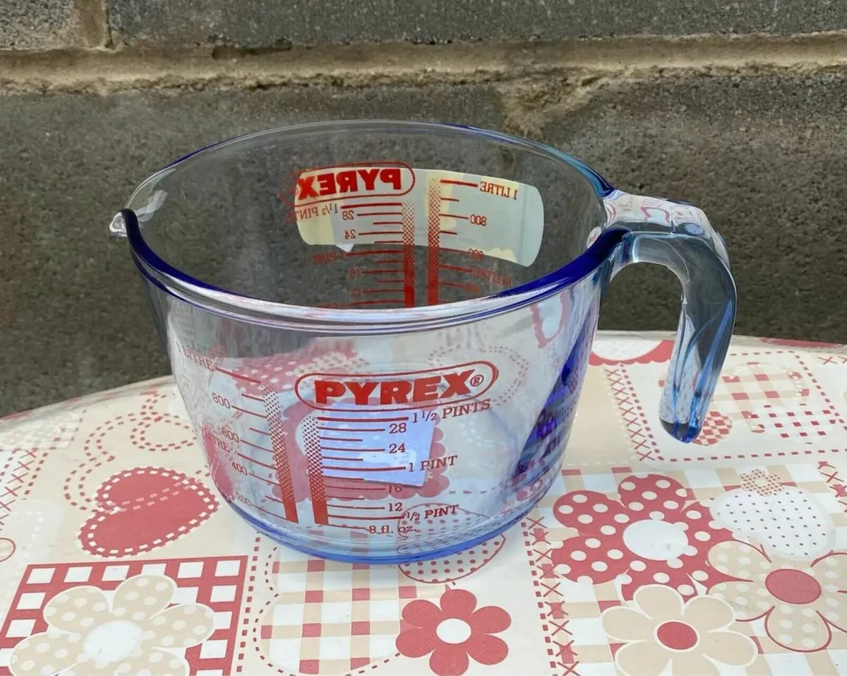 BRAND NEW Glass Pyrex Measuring Jug