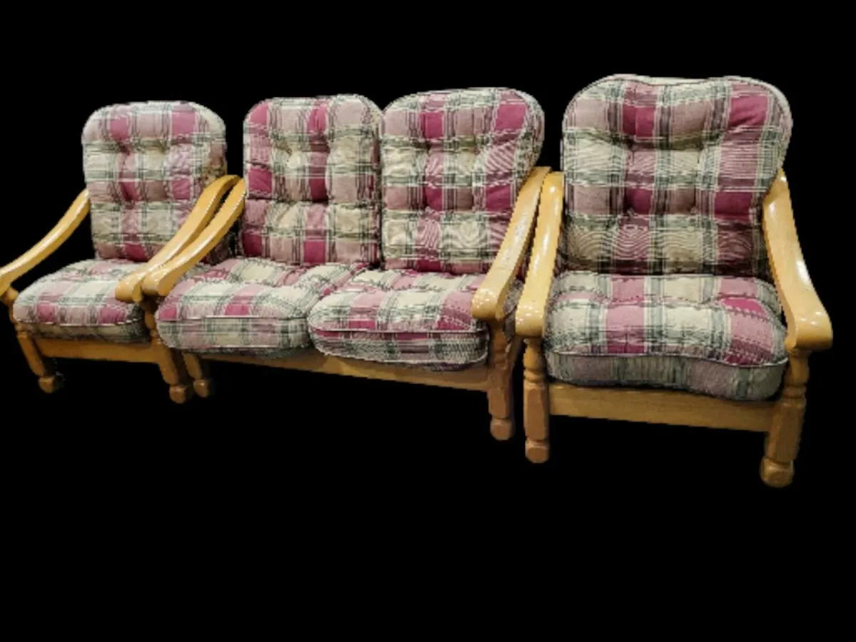 A Good Solid Cottage suite - Image 1