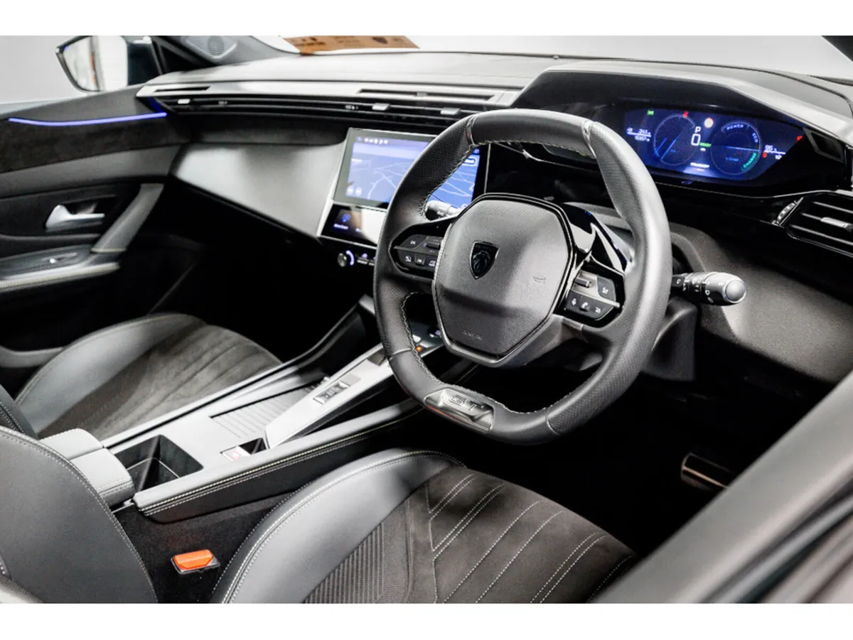 Peugeot 308 E-GT SW 54kWh Auto 156HP - Image 2