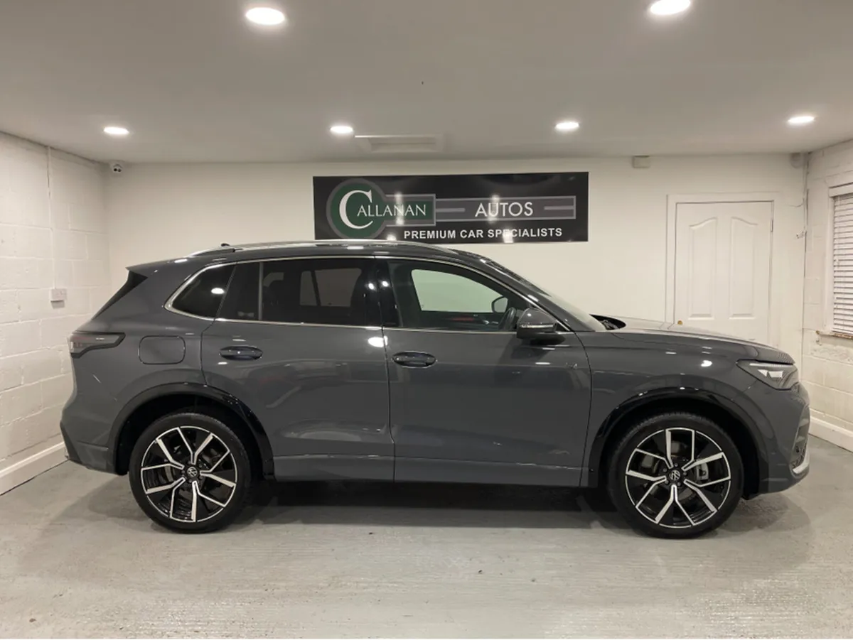 Volkswagen Tiguan R-LINE 1.5 TSI PHEV S- DSG**242 - Image 4