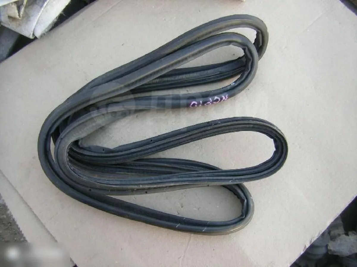 Toyota Yaris Mk1 99-05 Tailgate Weatherstrip Seal - Image 1