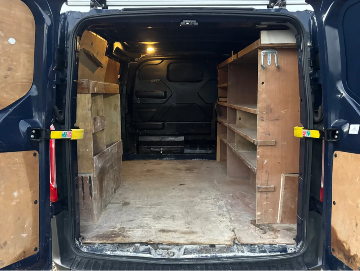 Ford Transit Custom 250 ECO TECH 5DR - Image 4