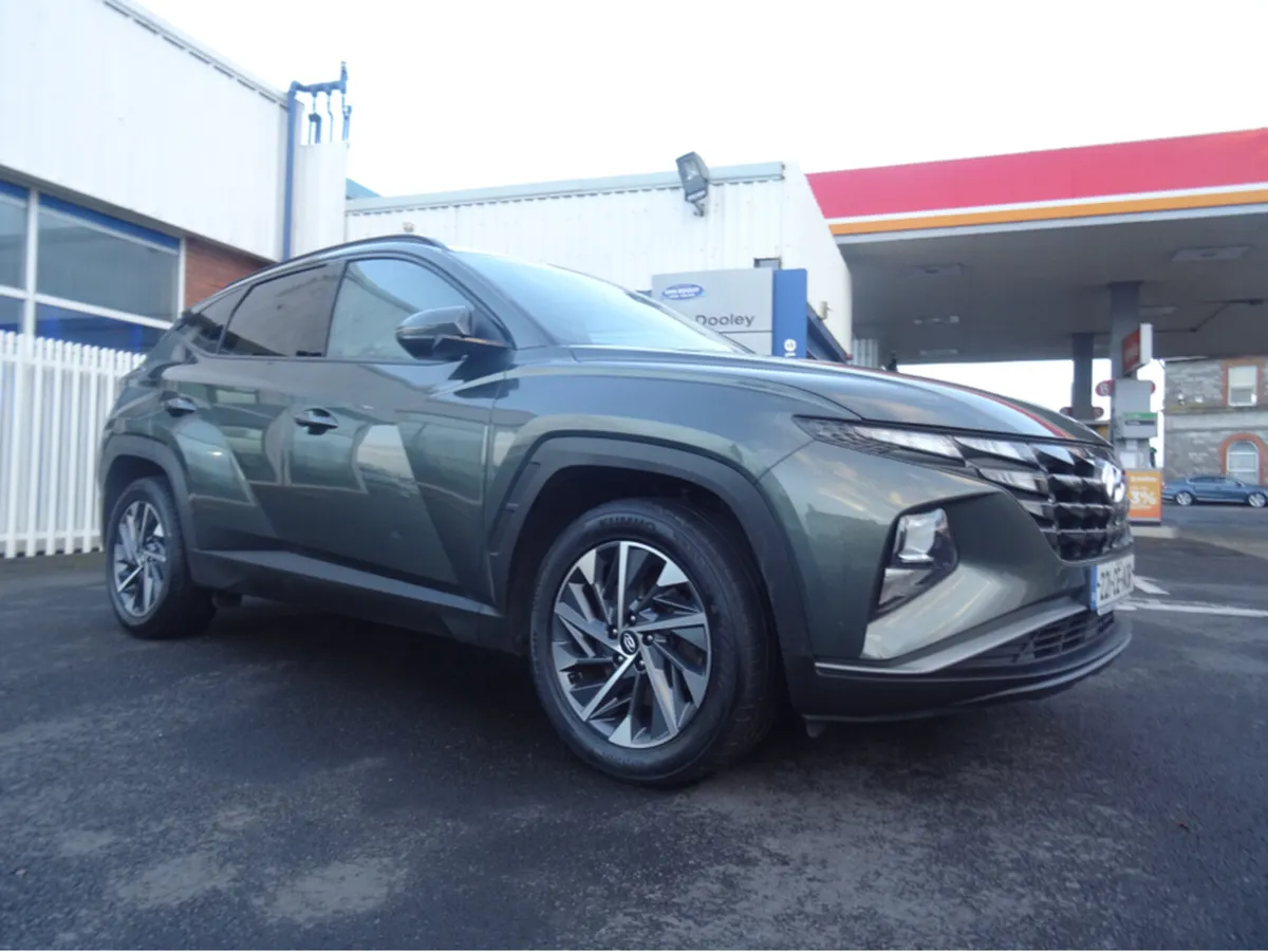Hyundai Tucson IX35 EXECUTIVE 5DR - Image 1