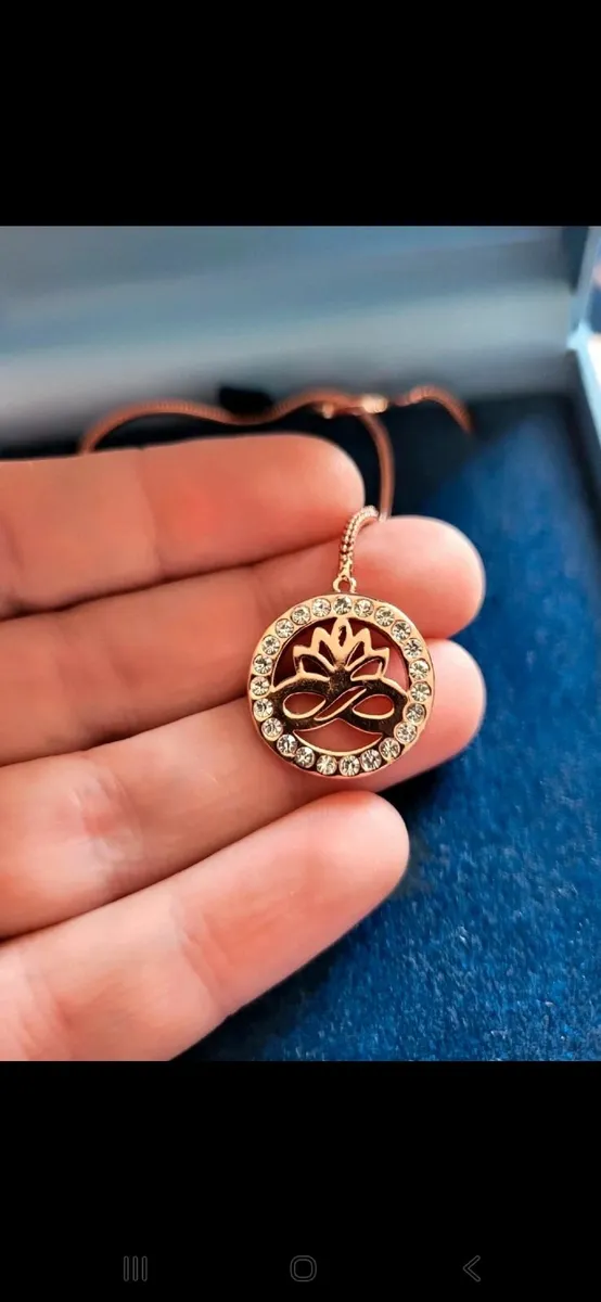 Newbridge Silver Lotus Flower Rose Gold Chain - Image 3