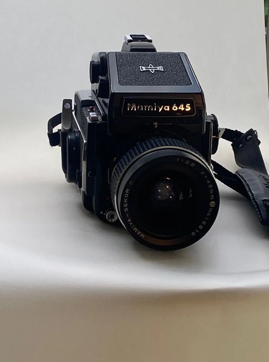 Mamiya Medium Format Camera Kit with Metz Flash and Manfrotto Tripod - Image 4