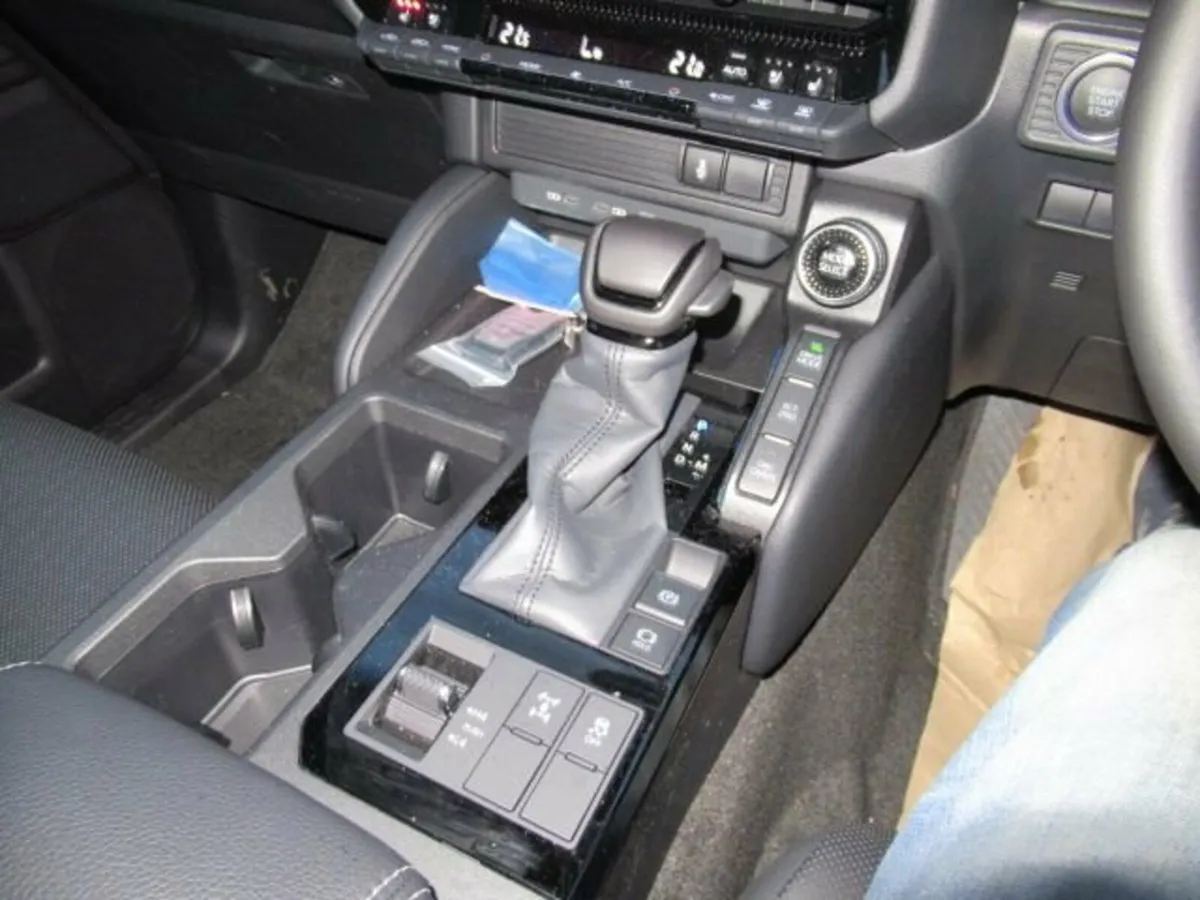 2.8D Commercial Van 5dr Diesel Auto 4WD LWB Euro 6 - Image 4