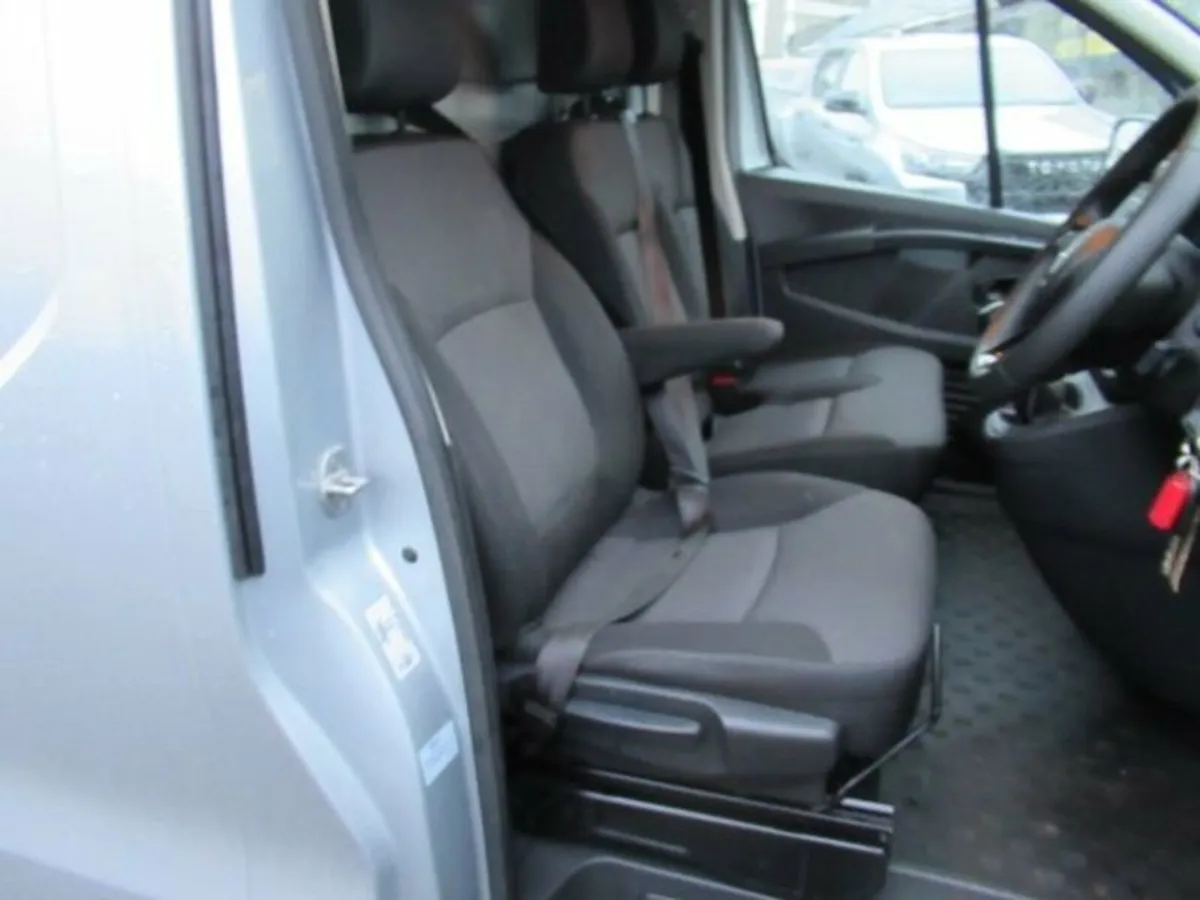 2.0 dCi Blue LL30 Business Panel Van 5dr Diesel Ma - Image 3