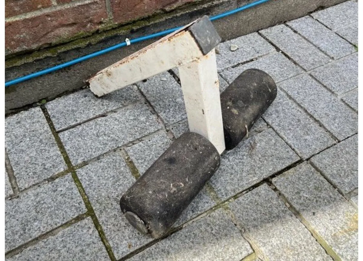 Old Olympic weight bench. - Image 3