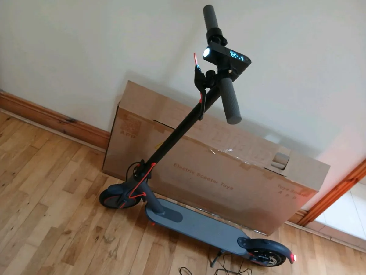 Tuya e scooter brand new 35k max speed can deliver - Image 2