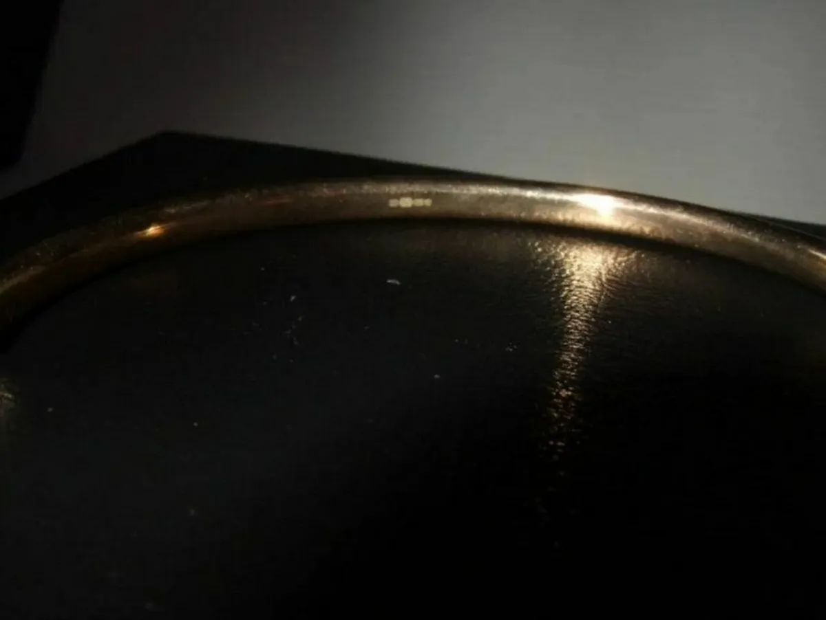 Vintage Hallmarked 9ct Gold Knot Bangle - Image 1