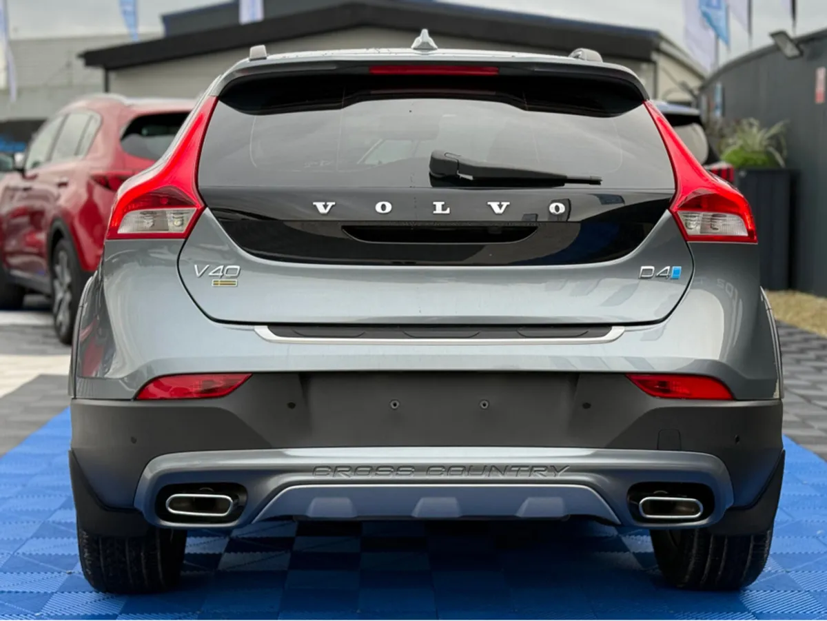 Volvo V40 CROSS COUNTRY - 2.0L DIESEL - AUTO - 12M - Image 3