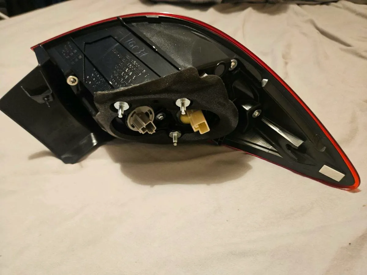 Mazda 3 rear light, new - Image 3
