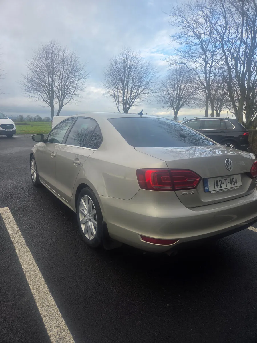 Volkswagen Jetta 2014 - Image 2