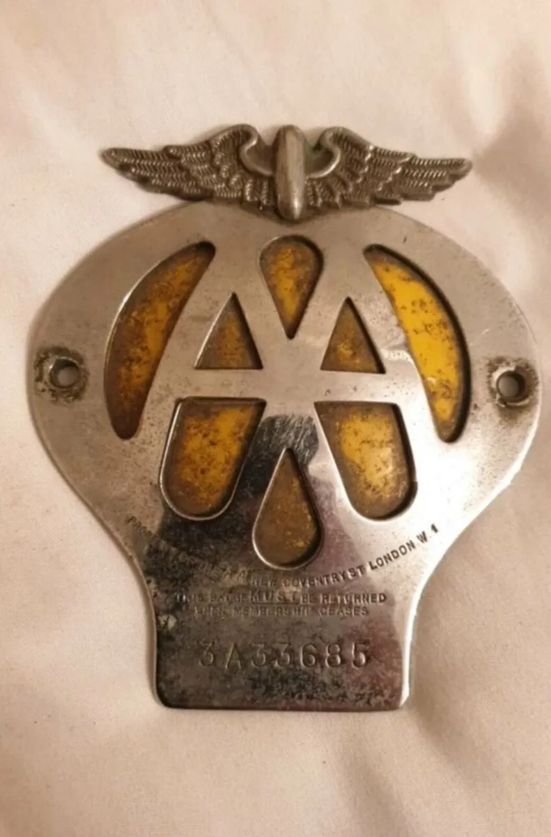 VINTAGE OLD CAR BADGE