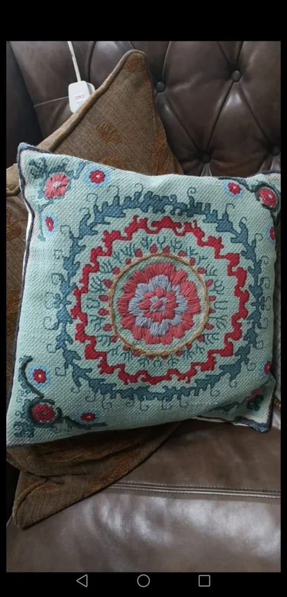 *Brand New** Pair of Stunning Needlepoint Cushions - Image 1