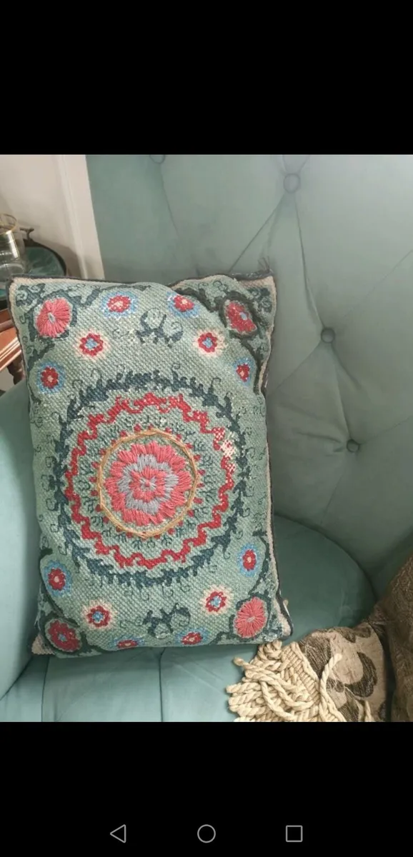 *Brand New** Pair of Stunning Needlepoint Cushions - Image 2