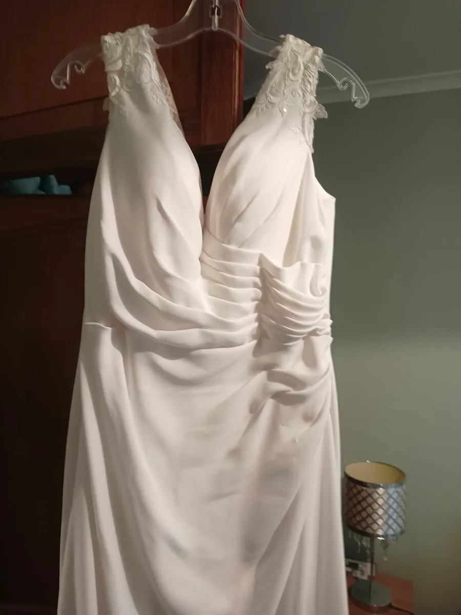 Wedding dress - Image 1