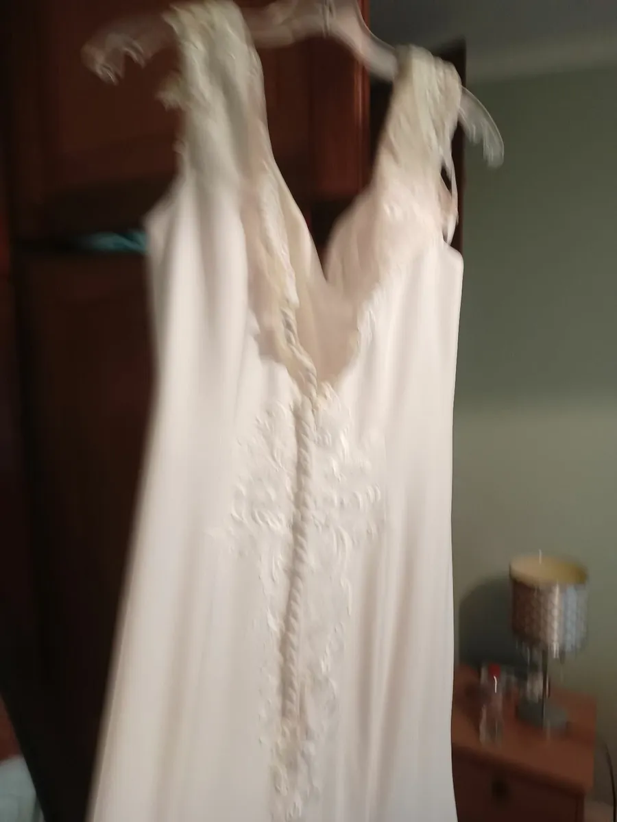 Wedding dress - Image 2