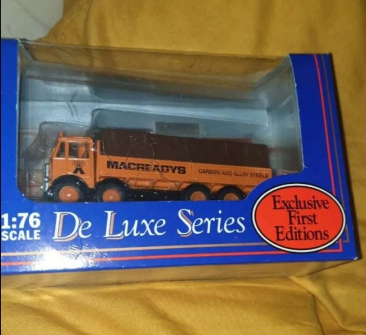 VINTAGE DE LUXE SERIES DIE CAST MODEL