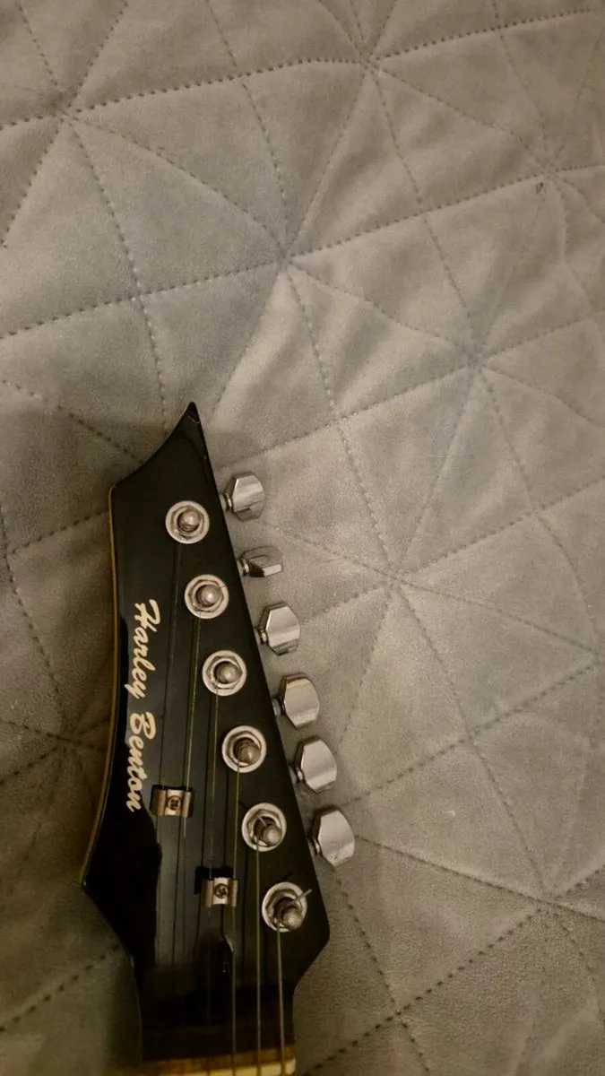 Left hand electric guitar 3/4 size - Image 4