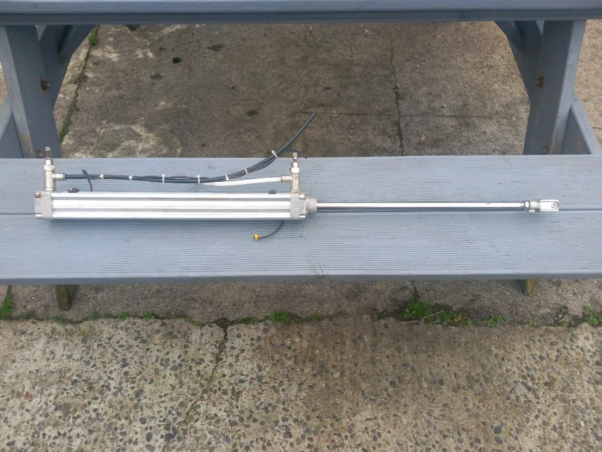 Pneumatic/air ram for sale - Image 1