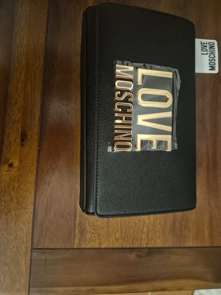 Love moschino handbag - Image 2