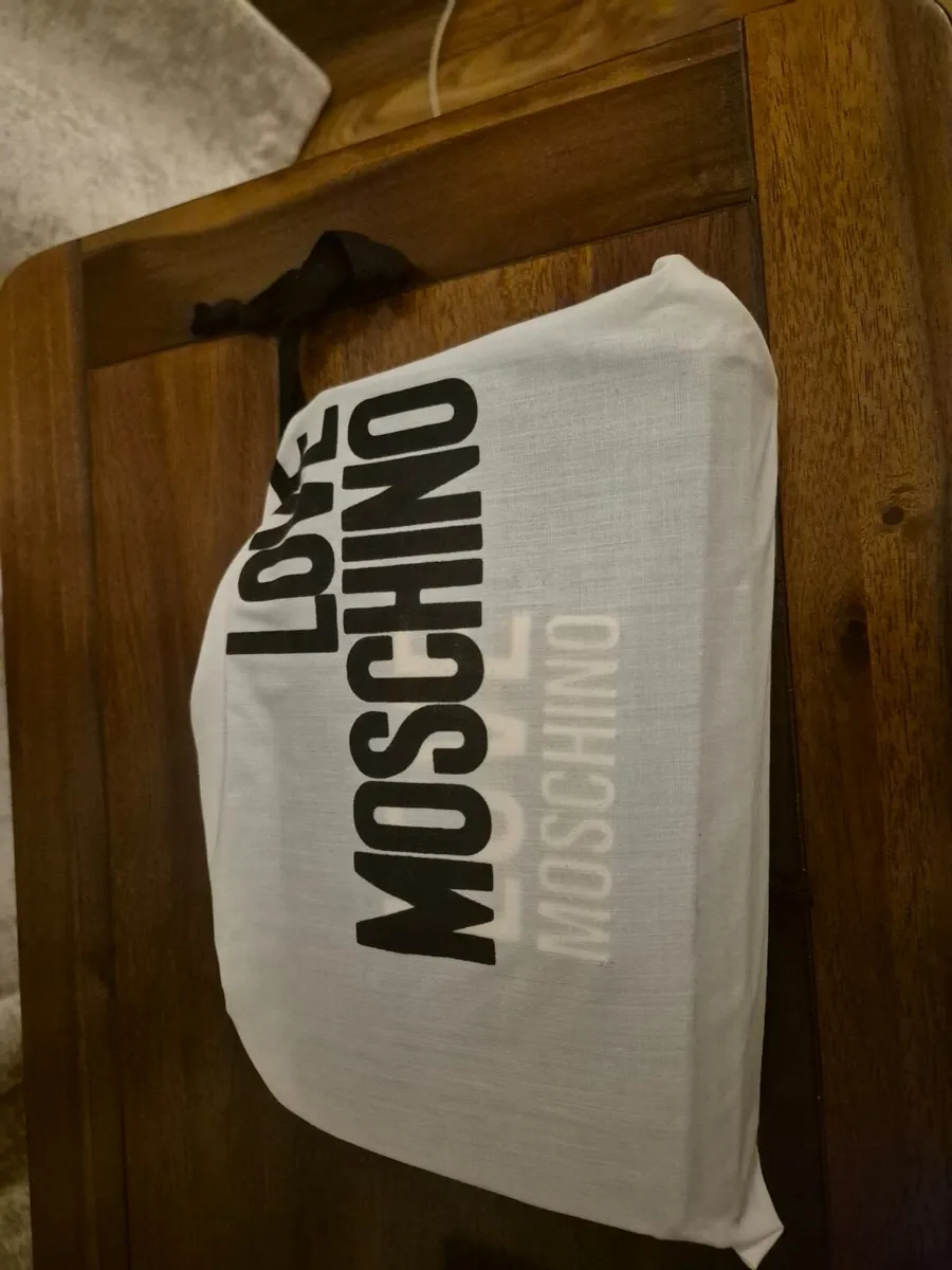 Love moschino handbag - Image 3