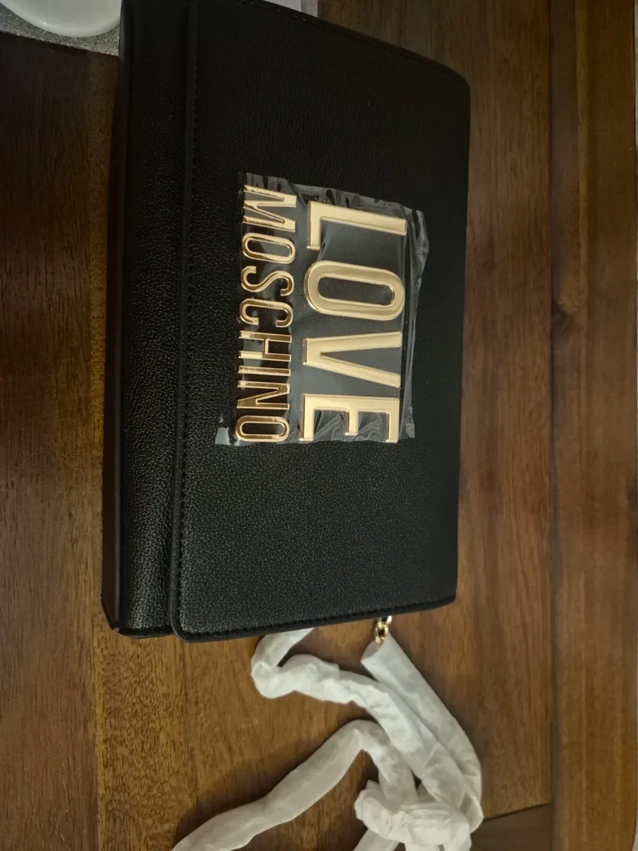 Love moschino handbag - Image 4