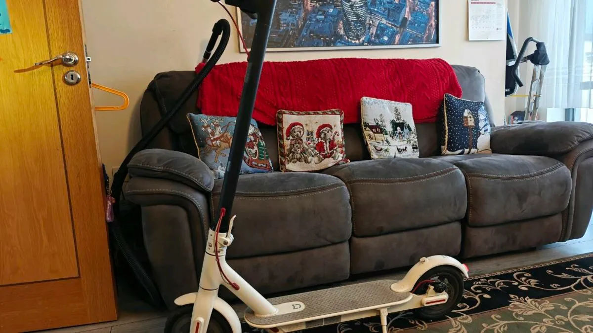 Xiaomi Mi M365 Electric Scooter - White - Image 1