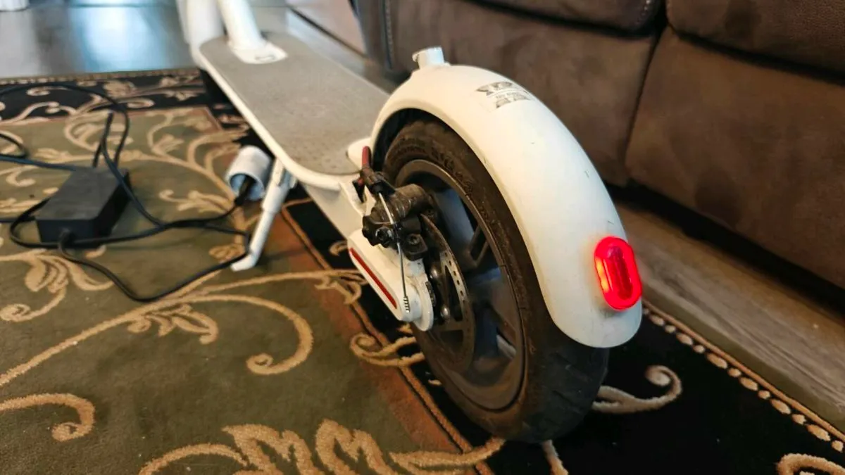 Xiaomi Mi M365 Electric Scooter - White - Image 4
