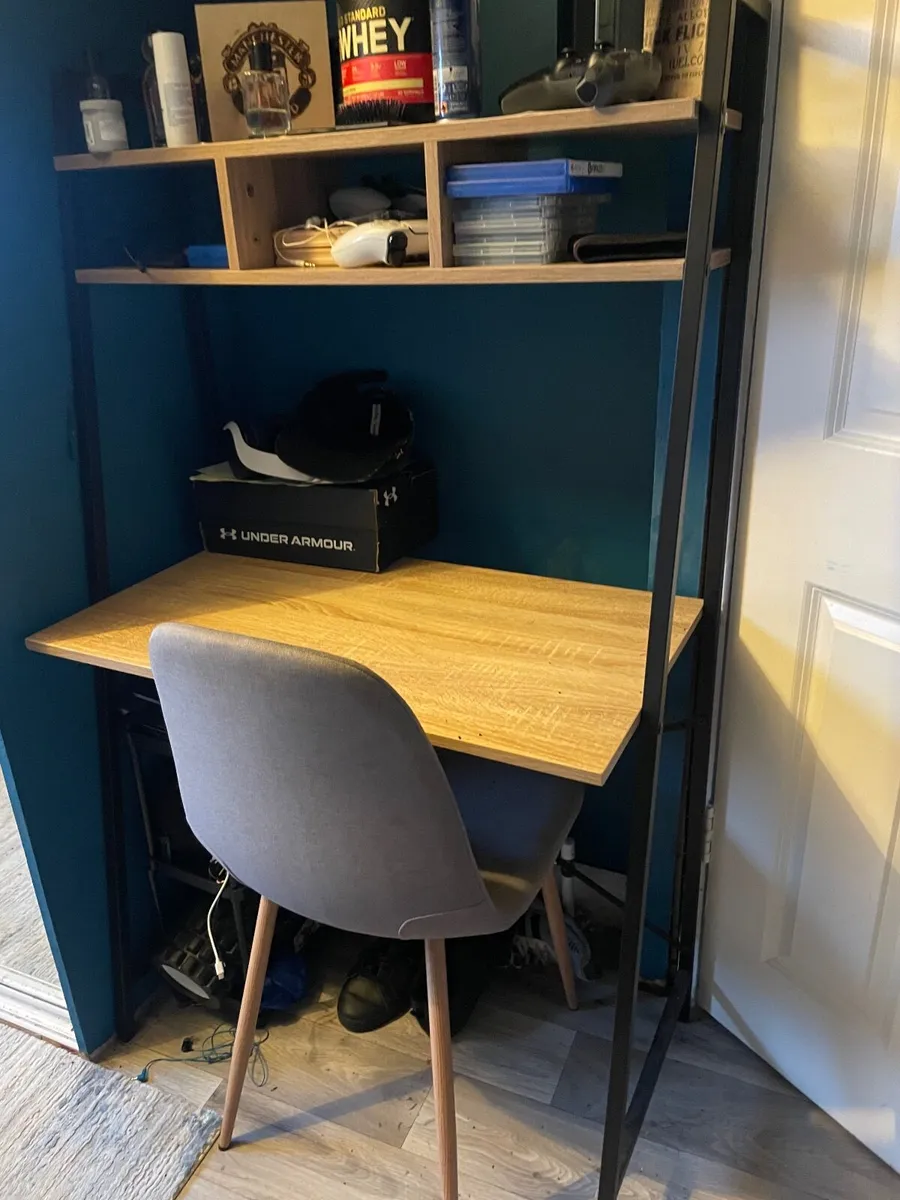 Desk and chair - Image 4