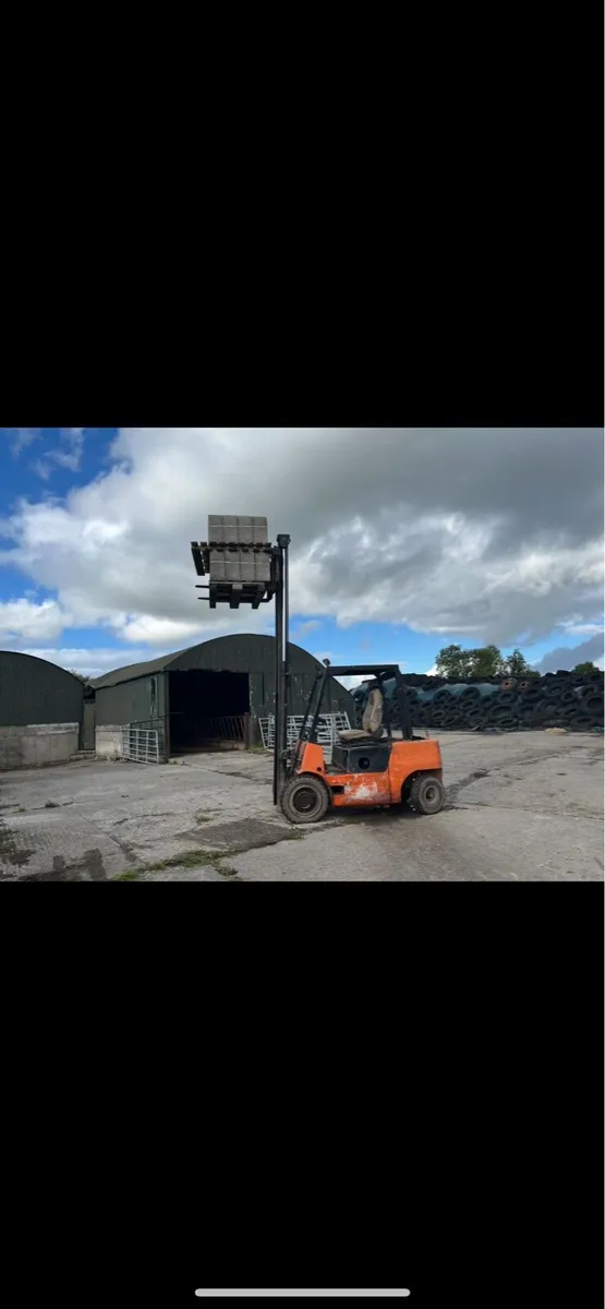 Forklift - Image 4