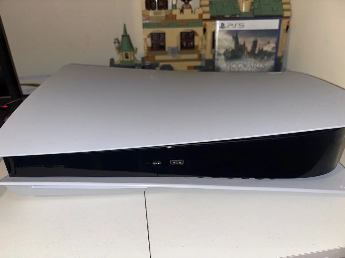 PlayStation 5 Disc Edition - Image 1