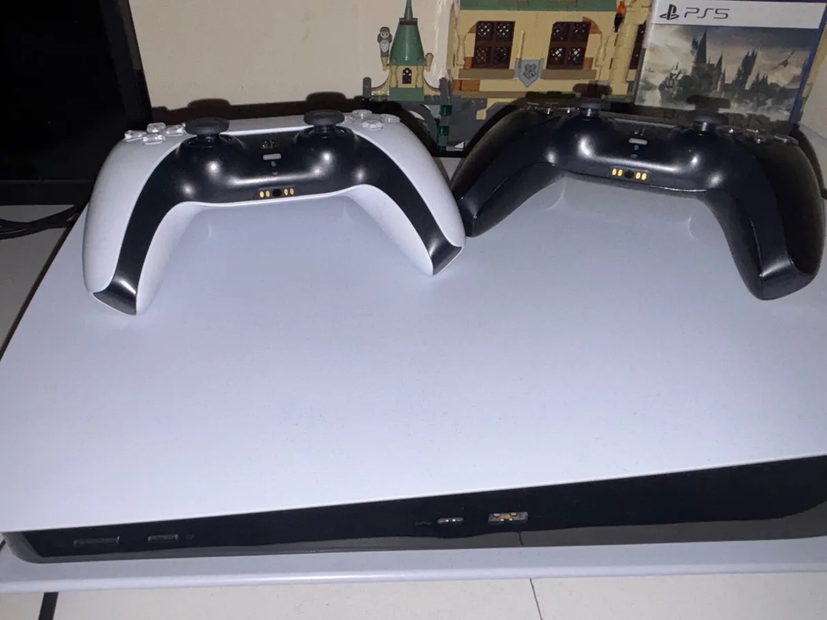 PlayStation 5 Disc Edition - Image 2