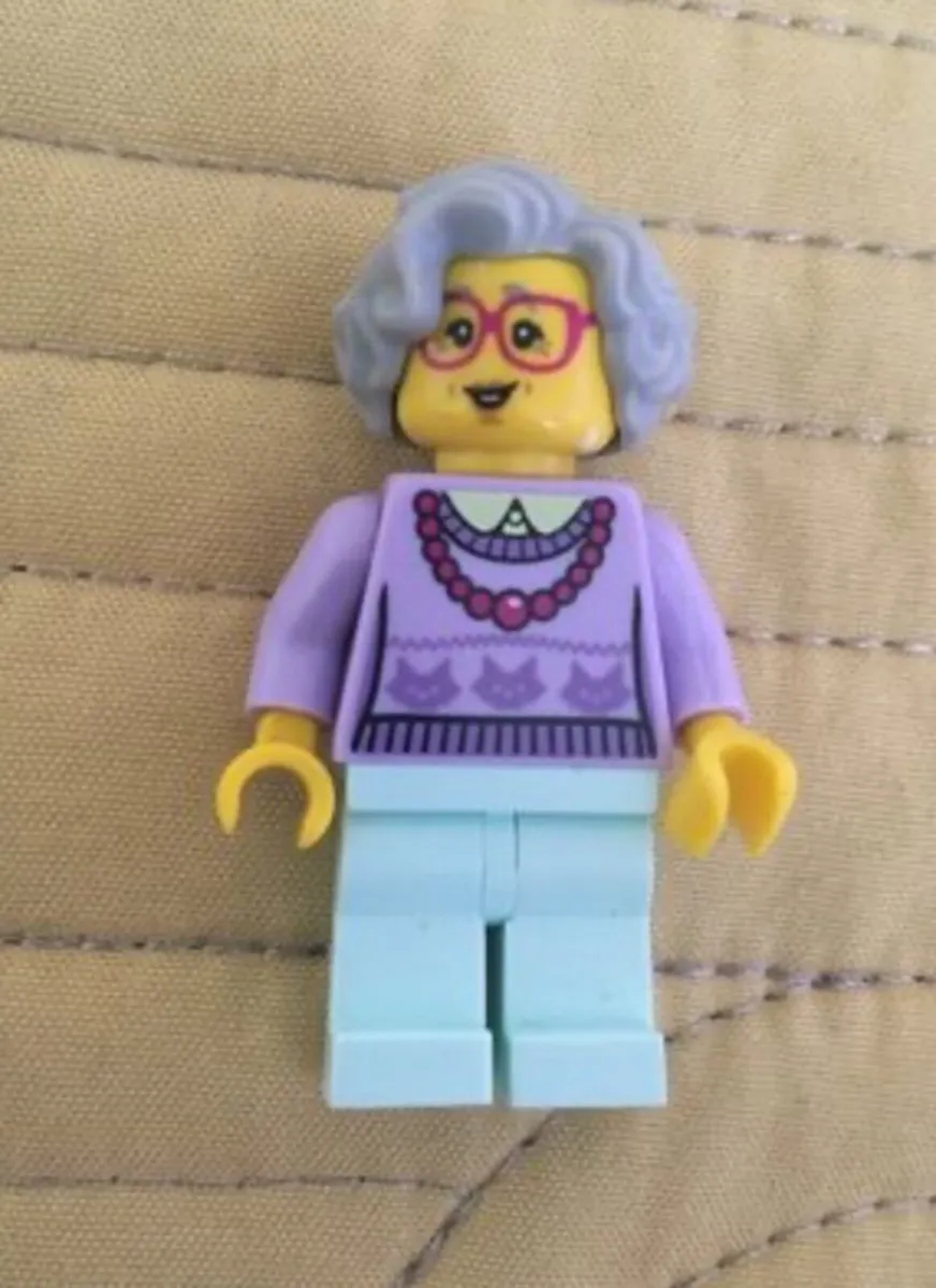 Lego Minifigure - Grandma - Image 1