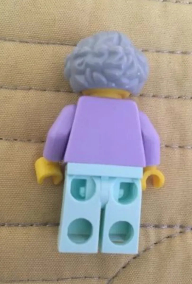 Lego Minifigure - Grandma - Image 2