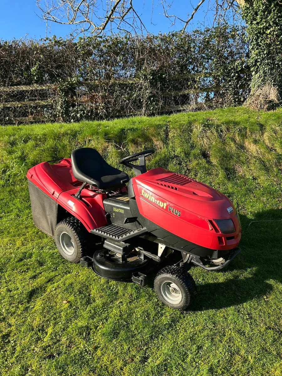 Castlegarden TwinCut Lawnmower 12.5/102 - Image 1