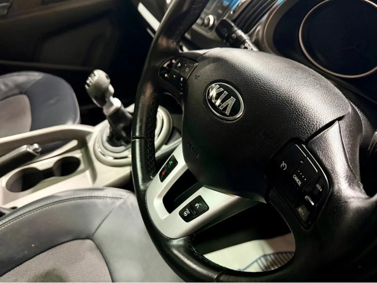 Kia Sportage 1.7 EXS 4DR - Image 4