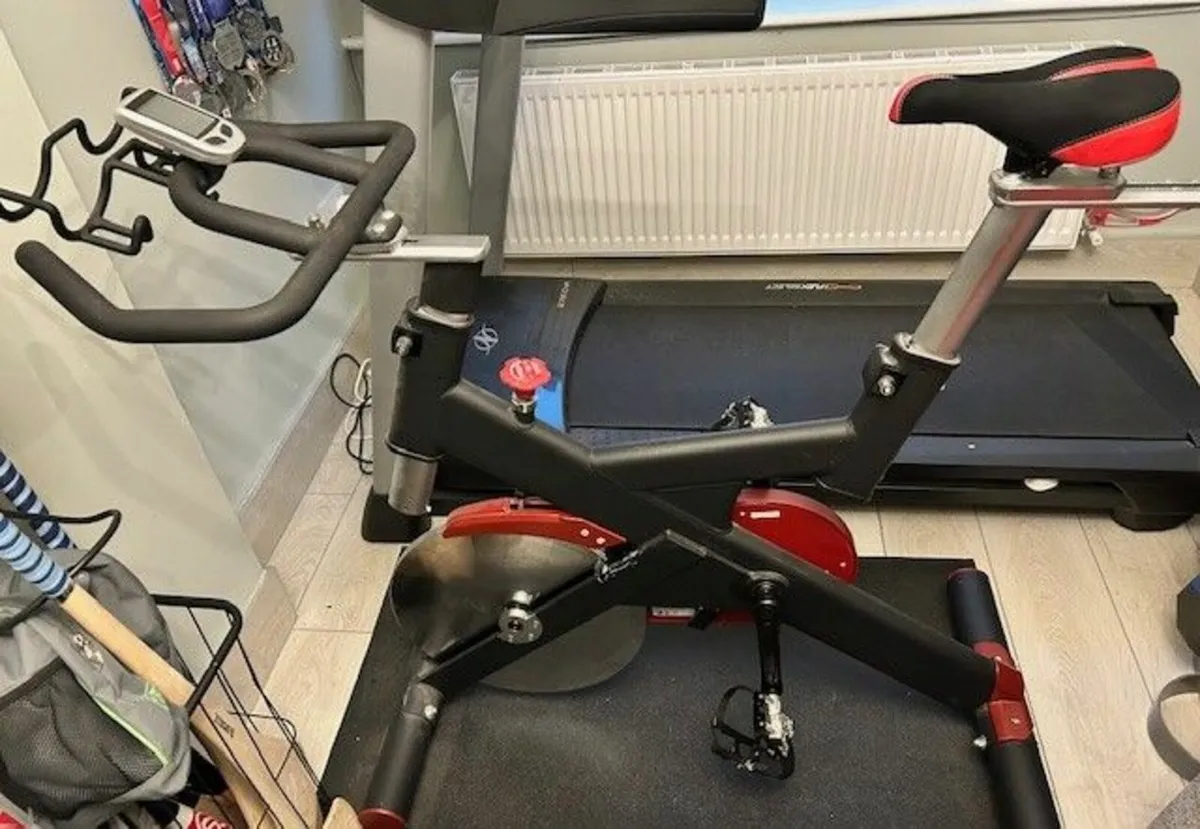 fitness -  SOLE Fitness SB700 Light Upright Indoor - Image 1