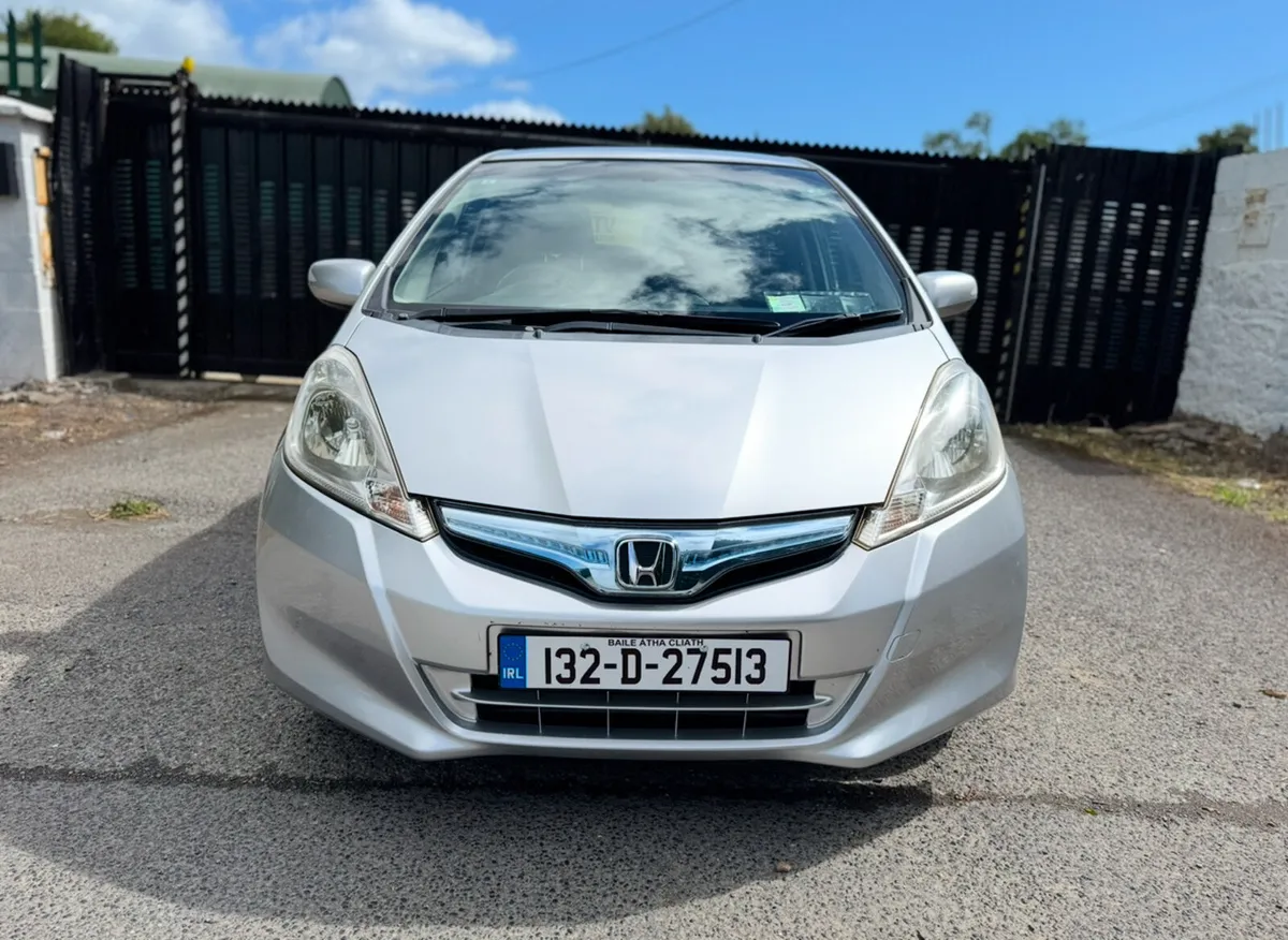 2013 HONDA FIT.LOW MILEAGE. NEW NCT. AUTO 1.3L - Image 2
