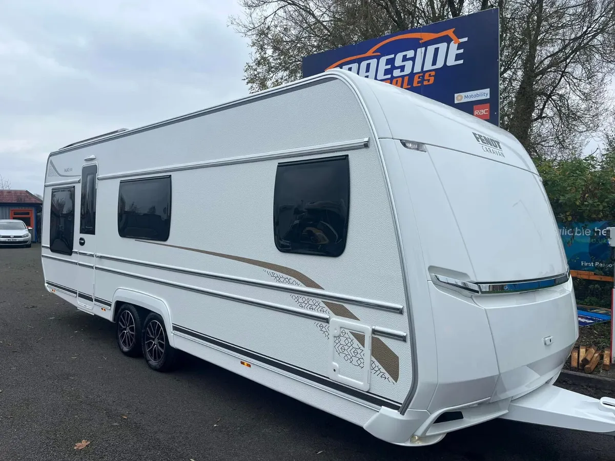 2022 FENDT 650 PALACE 5/6 BERTH LUX CARAVAN - Image 1
