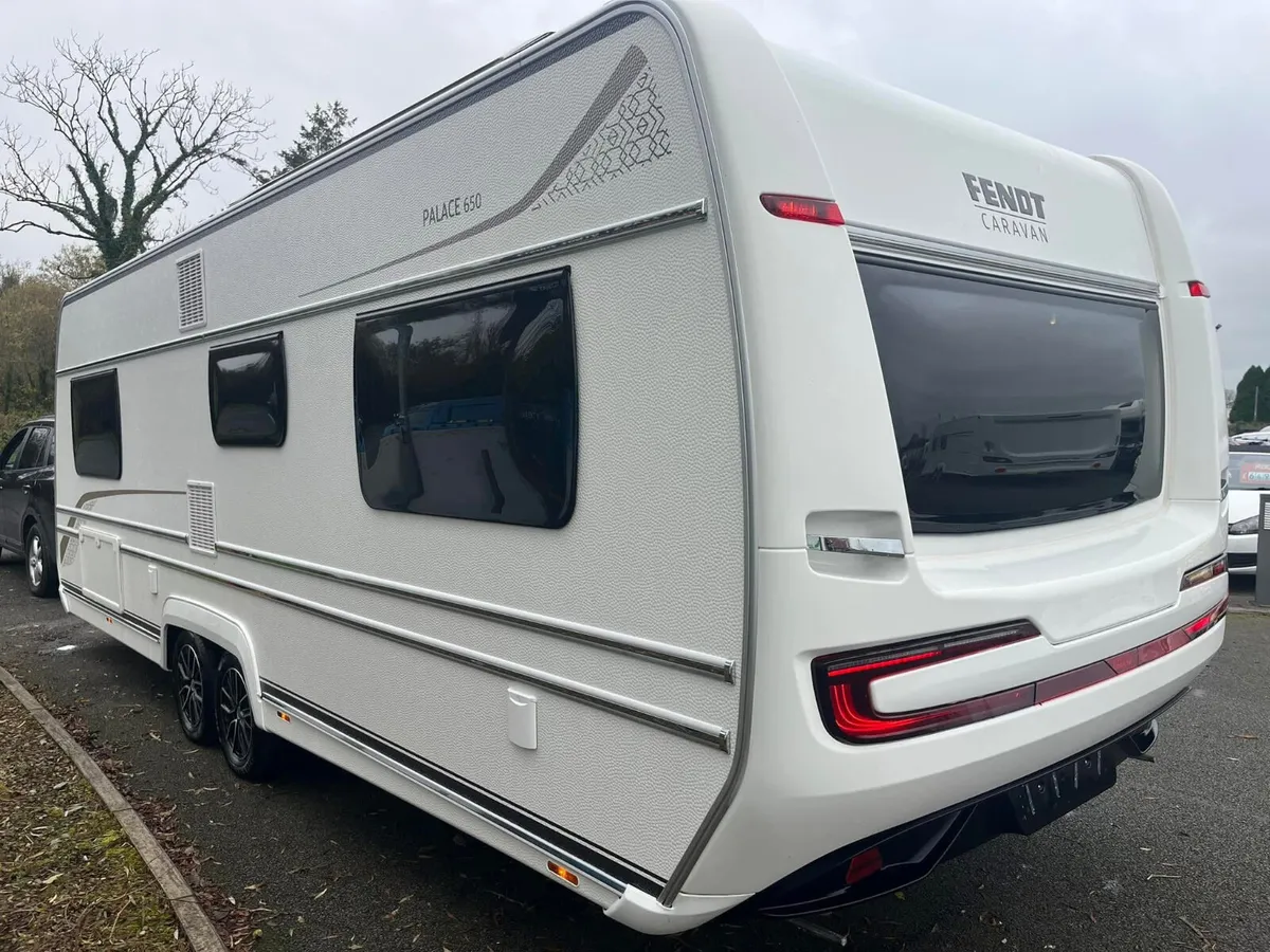 2022 FENDT 650 PALACE 5/6 BERTH LUX CARAVAN - Image 4