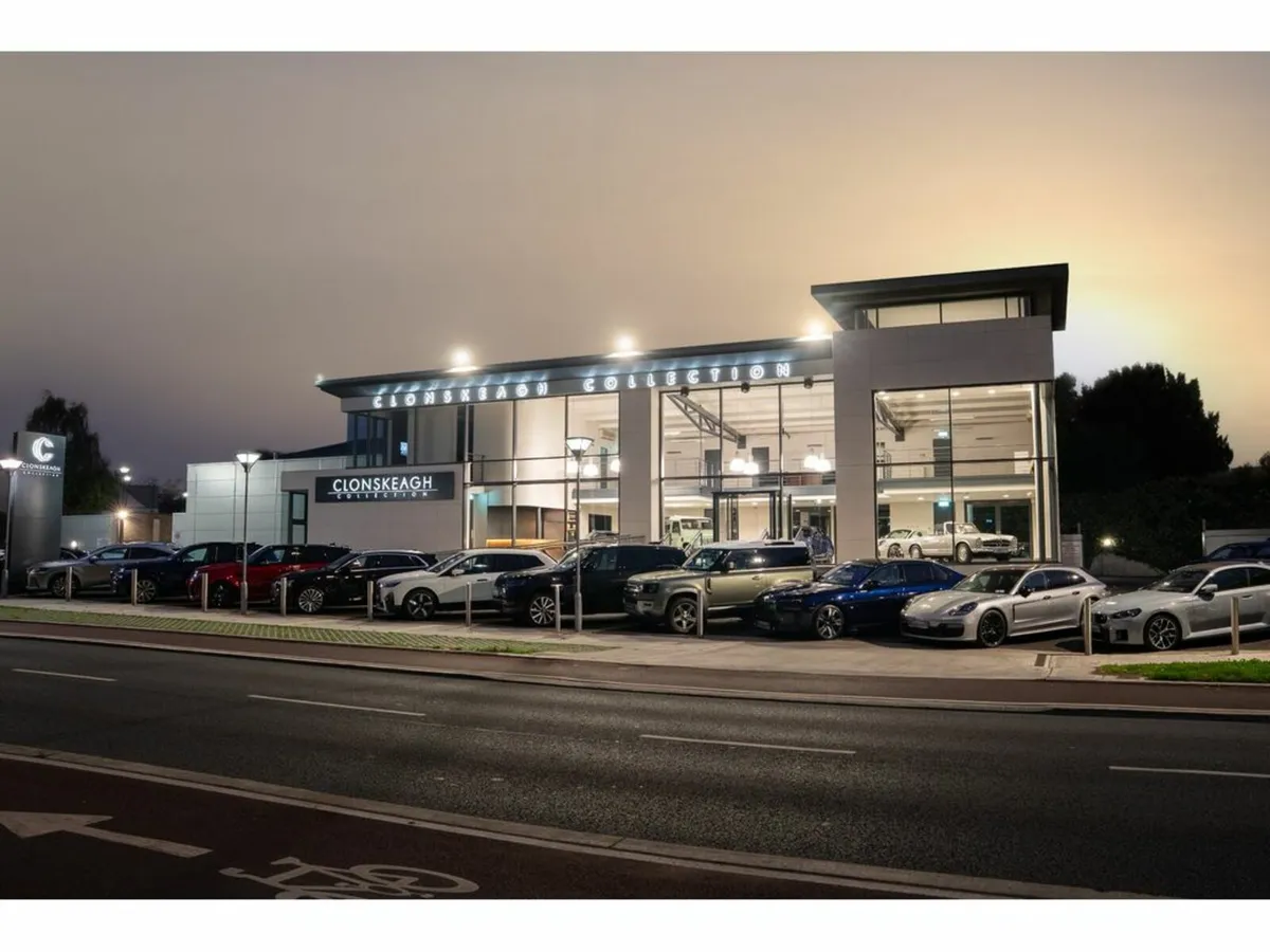 Mercedes-Benz EQA 250+ AMG LINE EXECUTIVE - Image 3