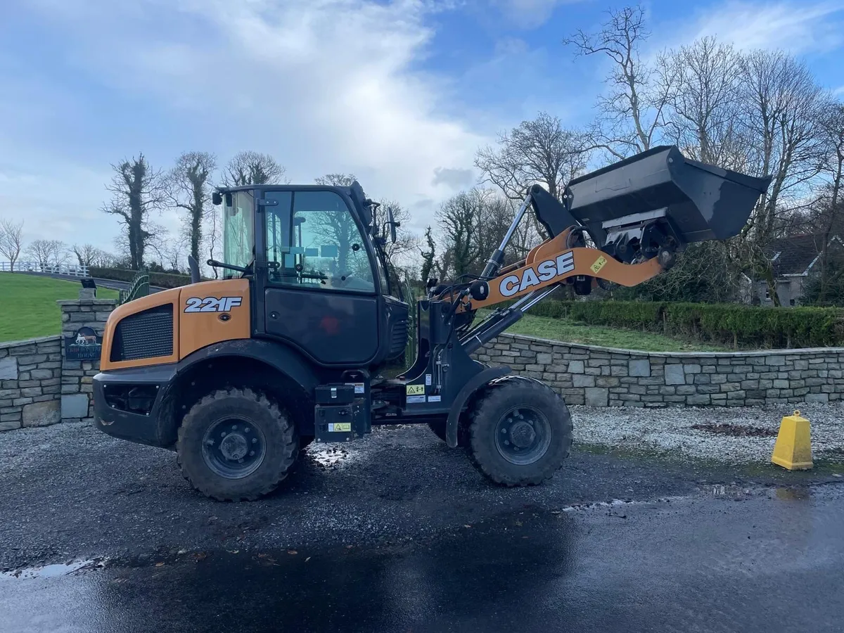 2023 Case 221f Front loader 4x4 - Image 1